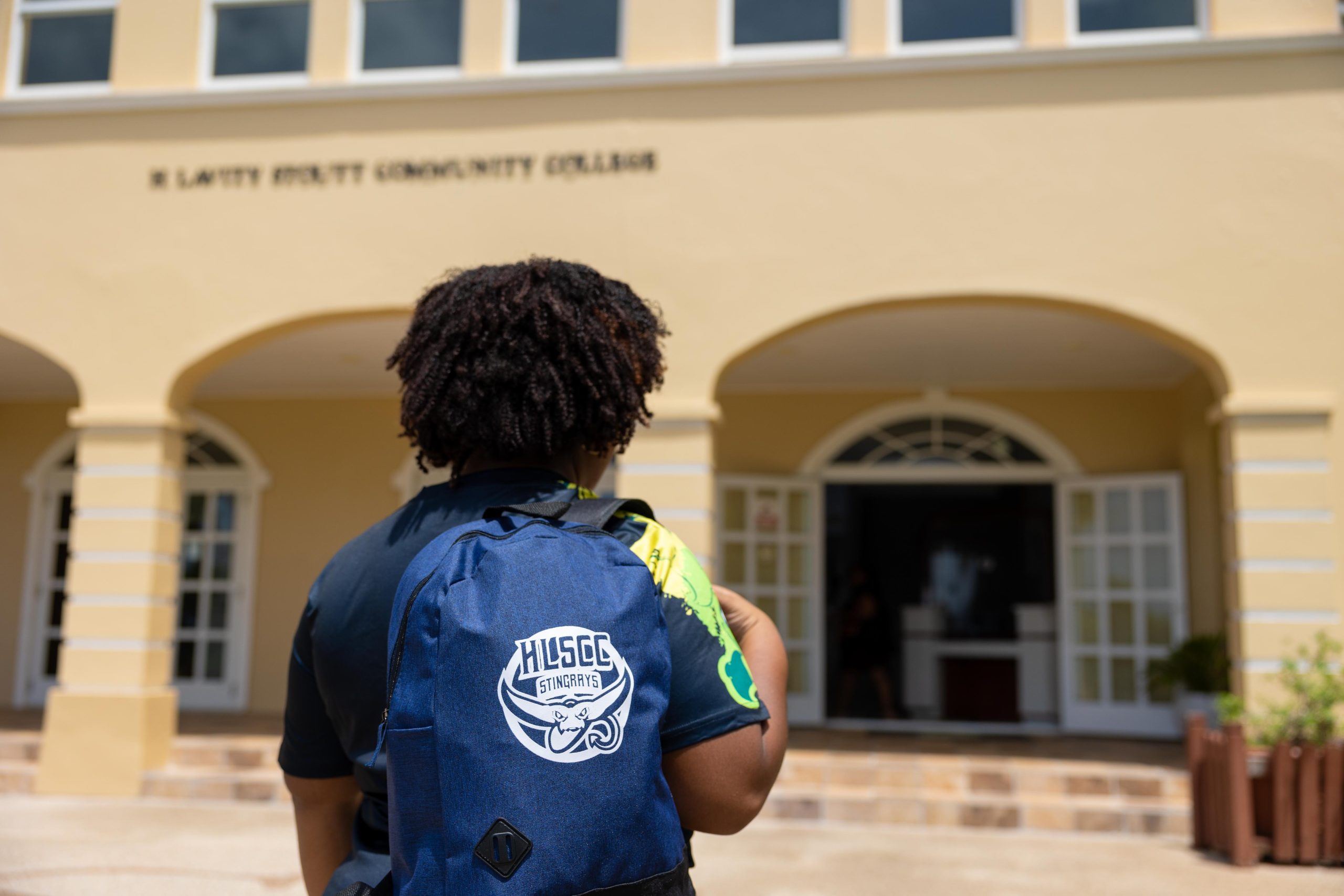 Student with HLSCC backpack on campus